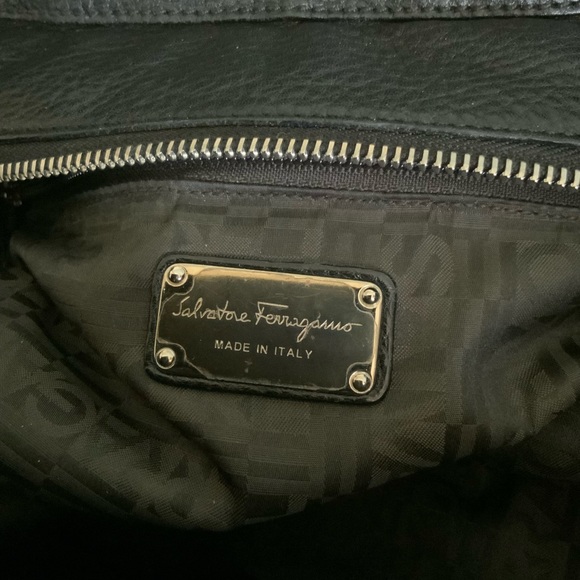 Beautiful Salvatore Ferragamo Leather Handbag - Picture 6 of 6
